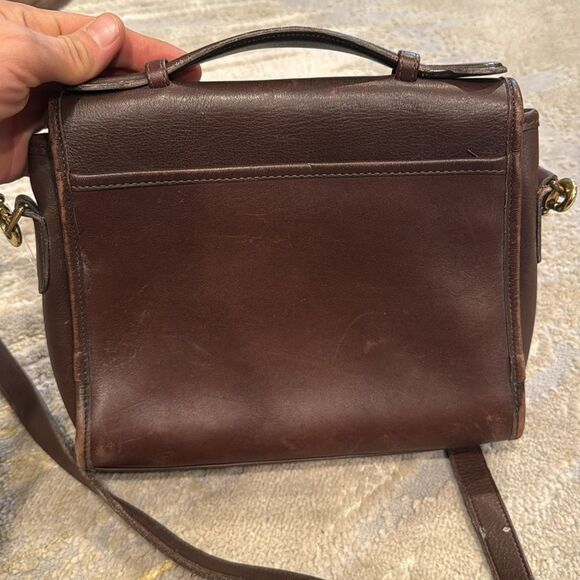 Coach
Leather handbag
Brown, Leather made in USA 1992 GUc check
With book - Picture 4 of 16